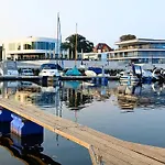 شقة Gruene Oase Mit Eigener Terrasse Zwischen Altstadt Und Hafen #3 *